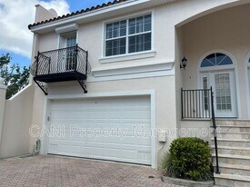 100 Ricardo Way NE in St. Petersburg, FL - Building Photo