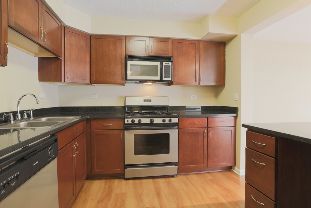 Twin Lake Towers Apartments in Westmont, IL | ApartmentHomeLiving.com