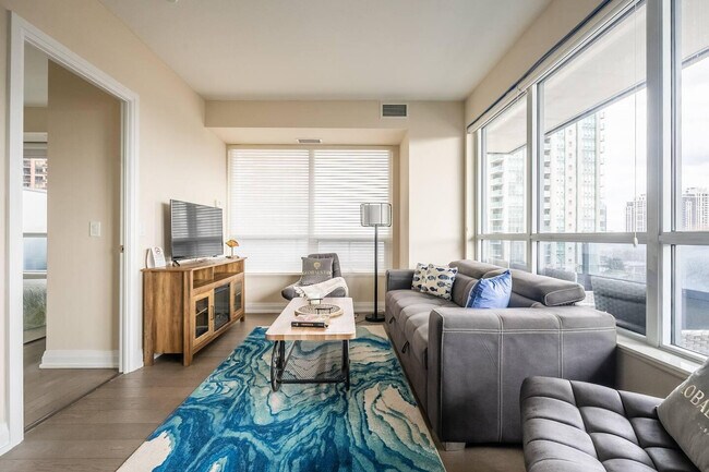 17 Anndale Dr in Toronto, ON - Building Photo - Building Photo