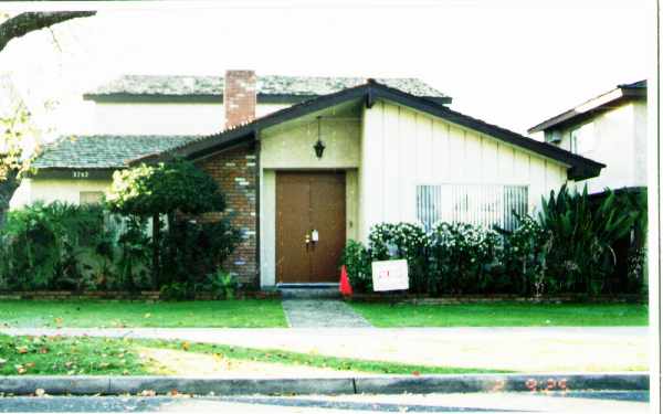 3782 Howard Ave in Los Alamitos, CA - Foto de edificio - Building Photo