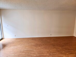 132 S Clark Dr in West Hollywood, CA - Building Photo - Building Photo