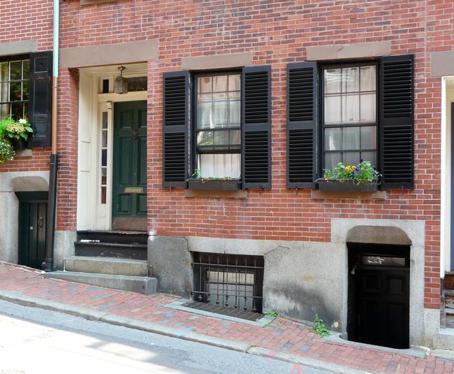 102 Revere St in Boston, MA - Foto de edificio - Building Photo