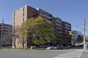 1020 Shaw Dr in Mississauga, ON - Building Photo