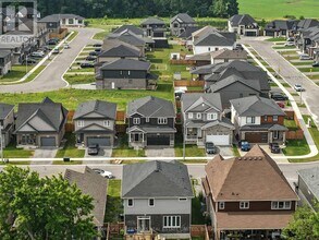 7394 Sherrilee Cres in Niagara Falls, ON - Building Photo - Building Photo