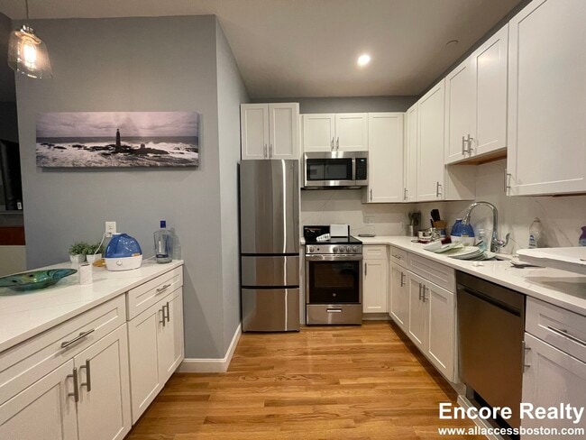 468 Beacon St, Unit 3R