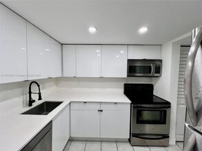 805 SW 30th St in Fort Lauderdale, FL - Building Photo - Building Photo