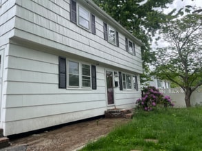 35 12th Ave in Brockton, MA - Foto de edificio - Building Photo