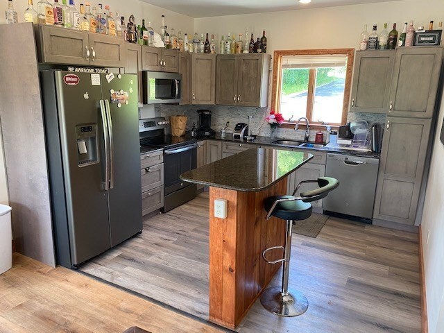 409 N East St in Amherst, MA - Building Photo