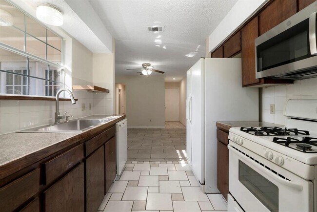 7703 Peaceful Hill Ln in Austin, TX - Building Photo - Building Photo