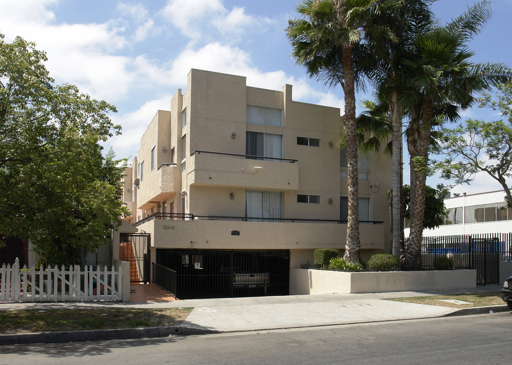 6040-6042 Barton Ave in Los Angeles, CA - Foto de edificio