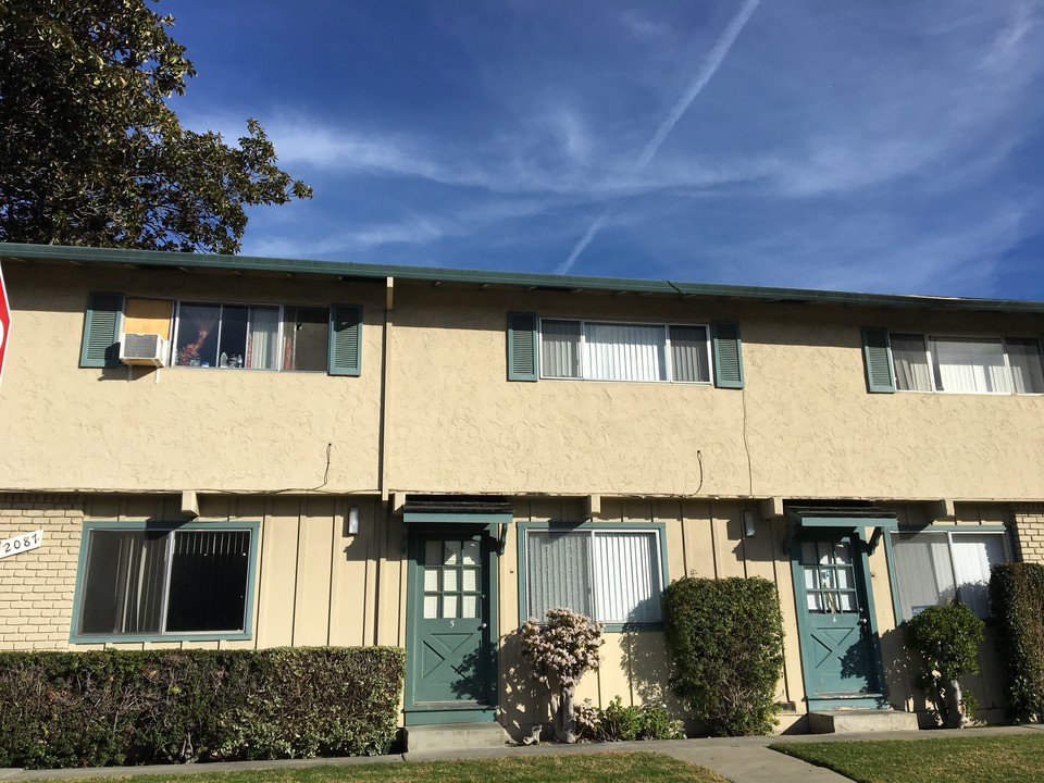 2087 Sahara Way Apartments in Santa Clara, CA - Foto de edificio