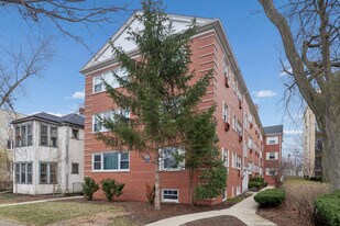 2147 Ridge Ave in Evanston, IL - Building Photo