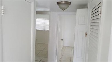 1335 S Dixie Hwy in Deerfield Beach, FL - Building Photo - Building Photo