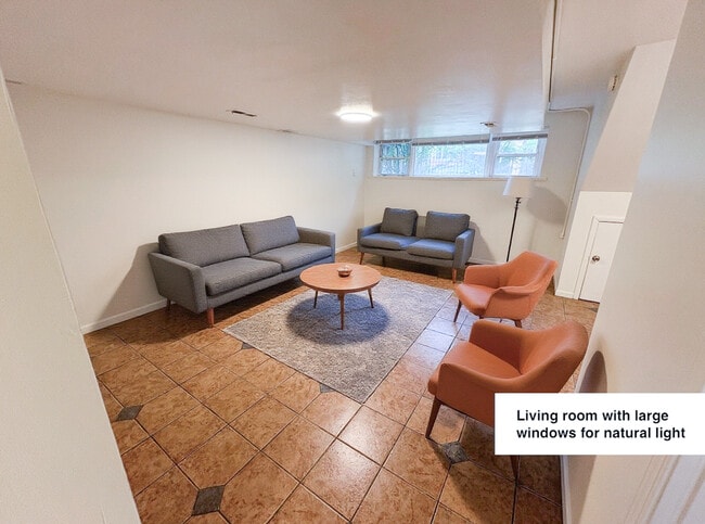 2820 N Hamlin Ave, Unit BSMT