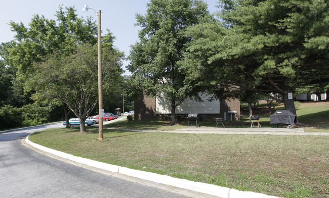 Crestview Village in Easley, SC - Foto de edificio - Building Photo