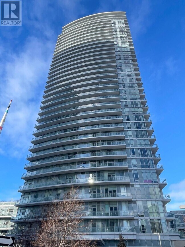 70 Forest Manor Rd in Toronto, ON - Building Photo - Building Photo