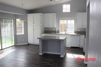 1008 Harvest Creek Rd in Bakersfield, CA - Building Photo - Building Photo