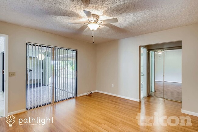 9320 NW 13th St, Unit W-1411 in Pembroke Pines, FL - Foto de edificio - Building Photo