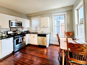 23 Evergreen St, Unit 3 in Boston, MA - Building Photo - Building Photo