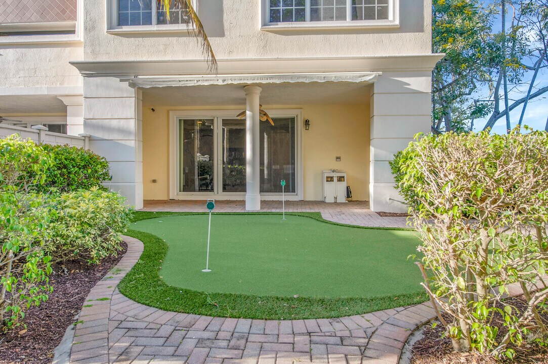 668 NE Francesca Ln in Boca Raton, FL - Building Photo
