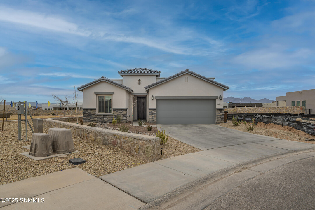 6262 Recoleta Rd in Las Cruces, NM - Building Photo