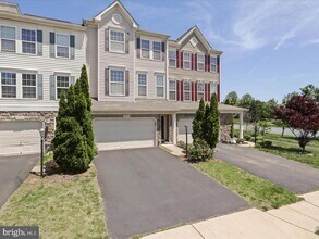 42490 Franklin Benjamin Terrace in Broadlands, VA - Building Photo - Building Photo