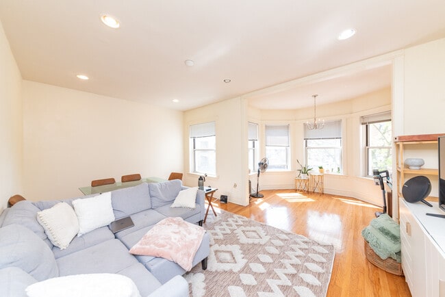 property at 3413 N Elaine Pl