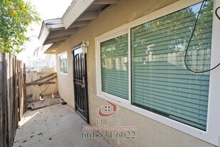 126 Wilson Ave in Bakersfield, CA - Building Photo