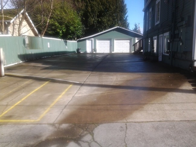 928 Pleasant Ave in Bremerton, WA - Foto de edificio - Building Photo