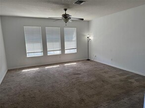 2423 Middleton Grove Dr in Brandon, FL - Building Photo - Building Photo