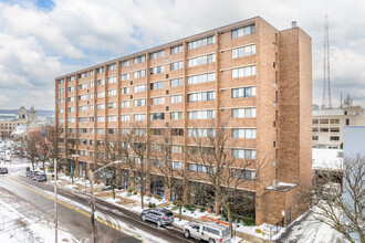 Forum Towers in Scranton, PA - Foto de edificio - Building Photo