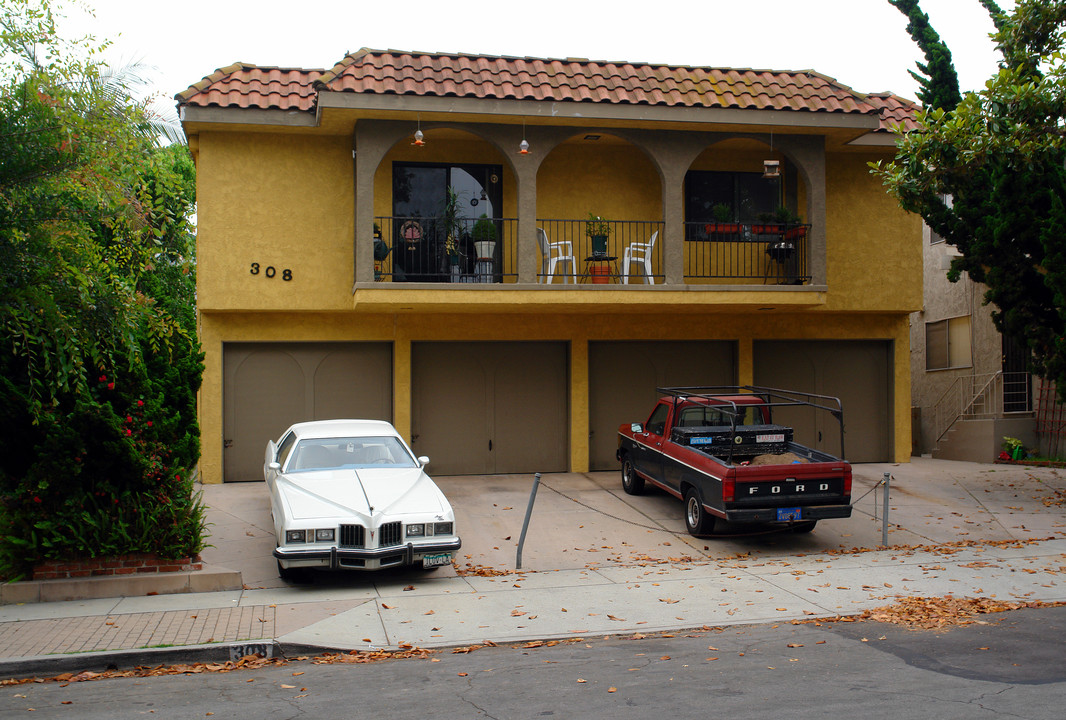 308 Whiting St in El Segundo, CA - Building Photo