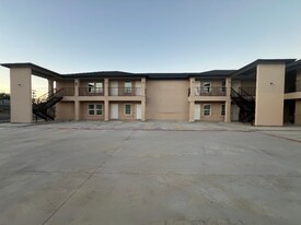 2904 E Lyon St in Laredo, TX - Building Photo