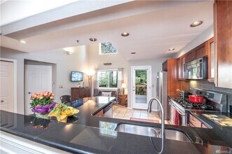 11422 NE 86th St in Kirkland, WA - Building Photo - Building Photo