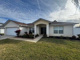 252 Fountain Lake Blvd in Daytona Beach, FL - Building Photo