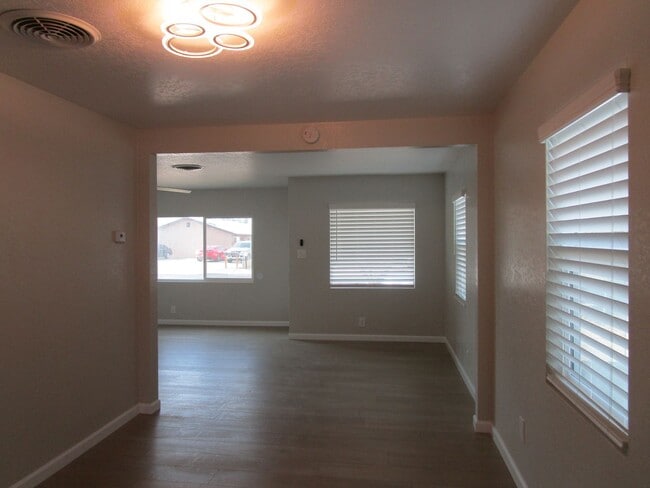 219 W Haloid Ave in Ridgecrest, CA - Foto de edificio - Building Photo