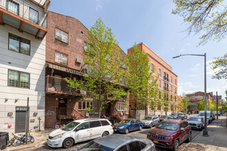 135 Taaffe Pl in Brooklyn, NY - Building Photo - Building Photo