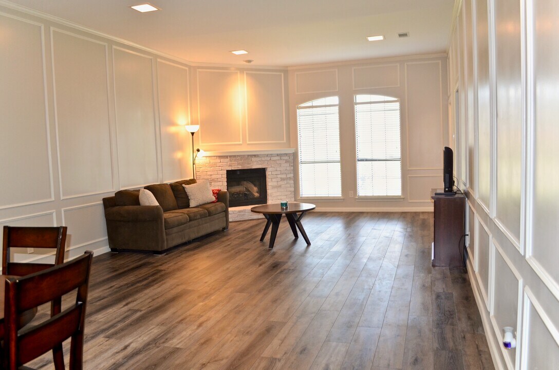 13333 Fall Manor Dr in Dallas, TX - Foto de edificio