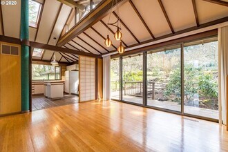 3000 S Louis Ln in Eugene, OR - Building Photo - Building Photo