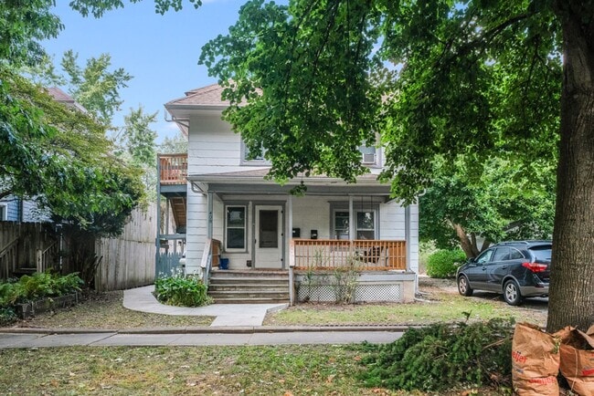 property at 408 W Illinois St