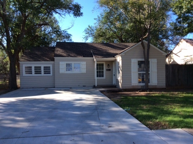 2221 20th St in Lubbock, TX - Building Photo