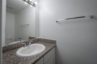 Springwood Park Apartments in Houston, TX - Foto de edificio - Interior Photo