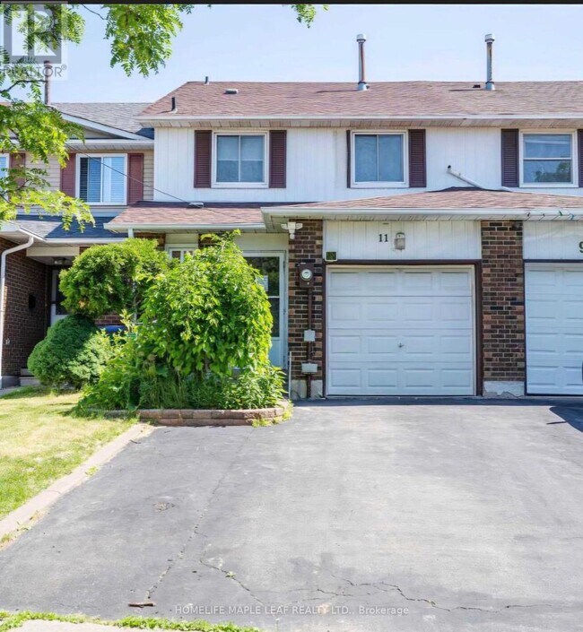 11 Rusthall Way in Brampton, ON - Building Photo - Building Photo