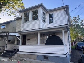 130 Willow St in Dunmore, PA - Building Photo