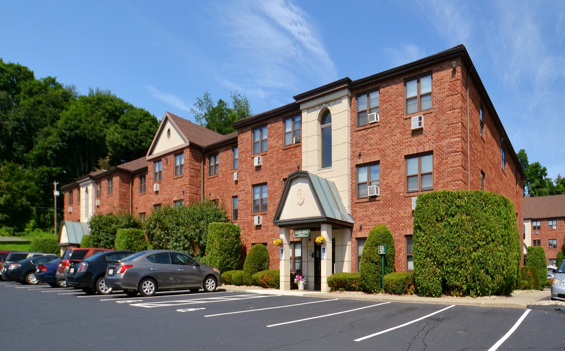 Park Street Manor Apartments in West Springfield, MA - Building Photo