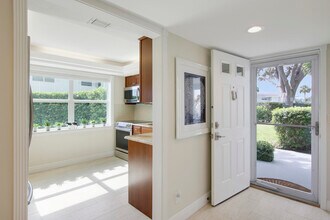 60 Yacht Club Dr in North Palm Beach, FL - Building Photo - Building Photo