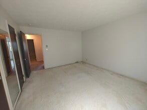 18 Broadview Hts in Thomaston, CT - Building Photo - Building Photo