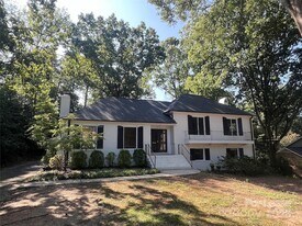 6611 Lancer Dr in Charlotte, NC - Building Photo