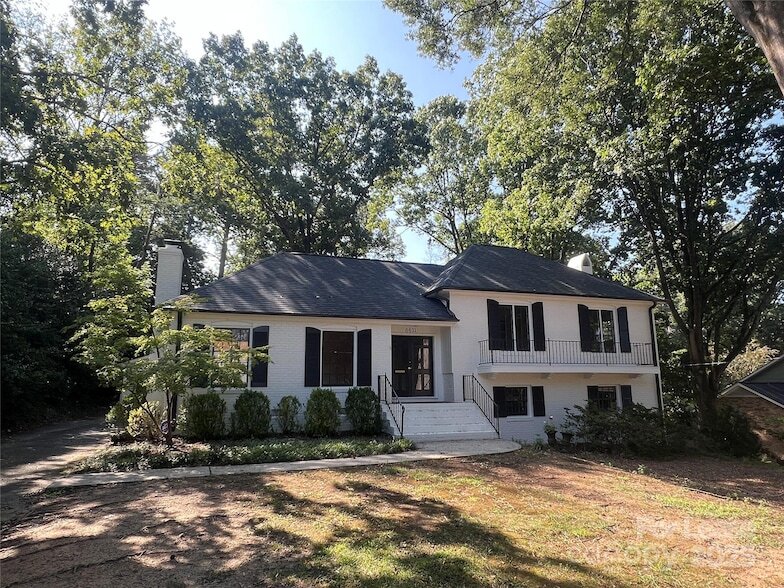 6611 Lancer Dr in Charlotte, NC - Foto de edificio