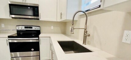 2611 NW 166th St in Miami Gardens, FL - Building Photo - Building Photo